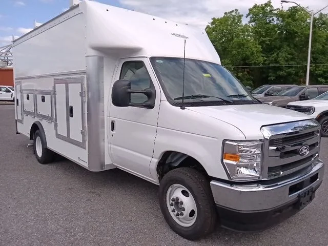 2026 Ford E-Series DRW E-450 Super Duty 158 in WB's photo