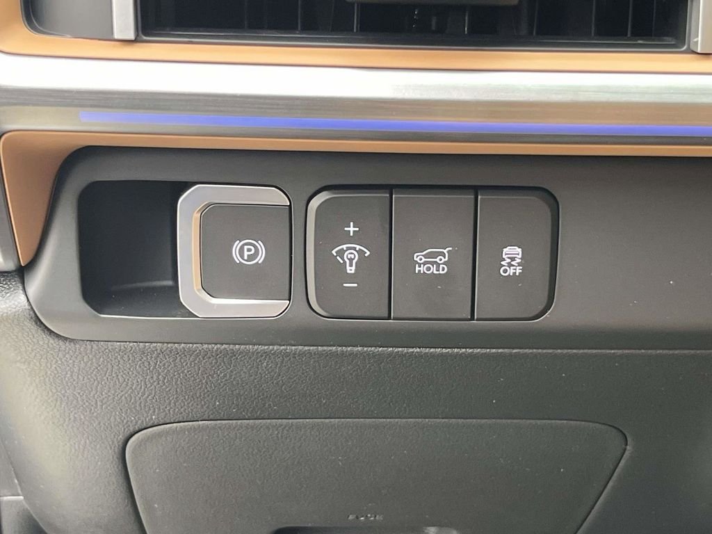 New 2026 White Hyundai SEL FWD image 38