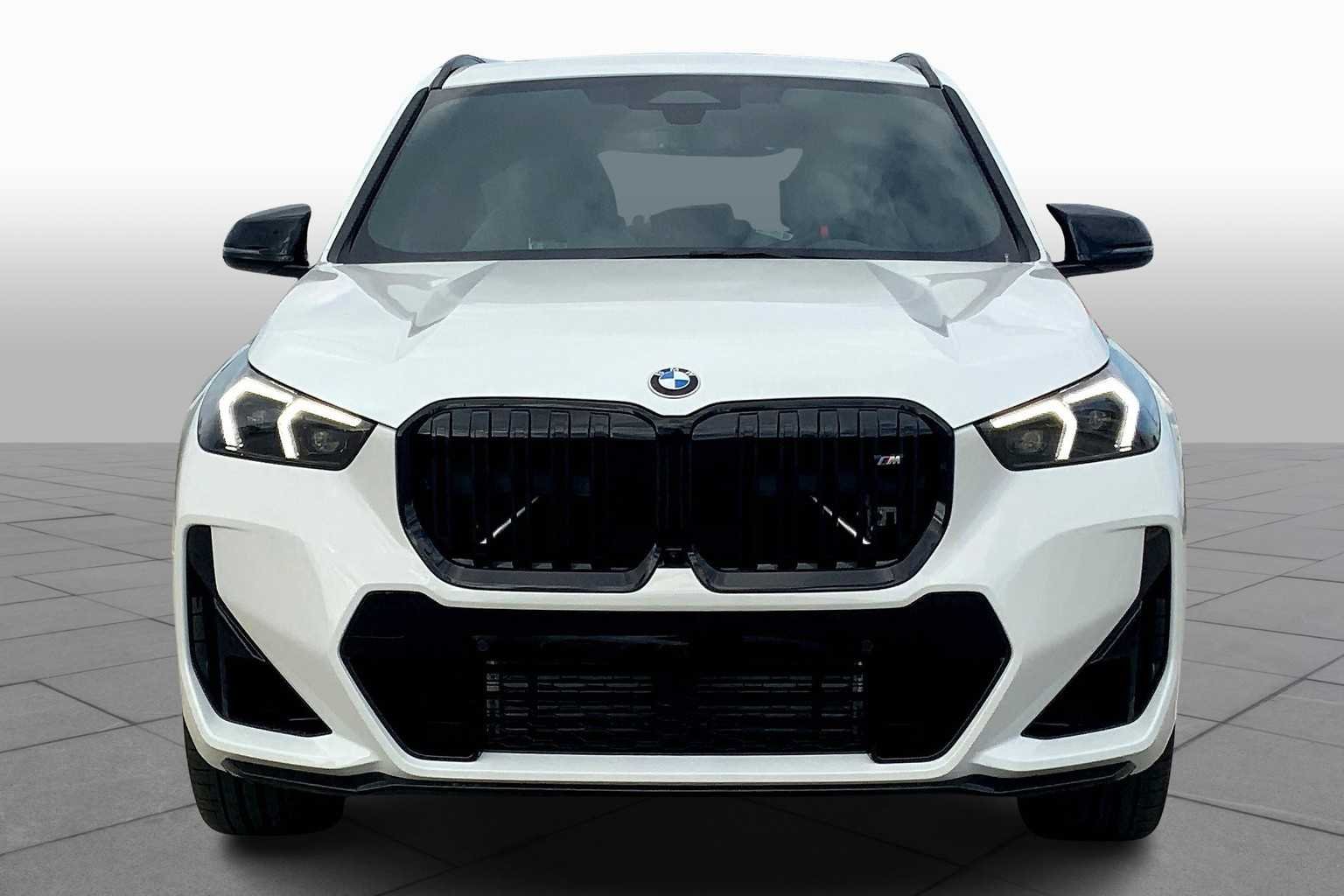 Used 2026 Alpine White BMW M35i image 3
