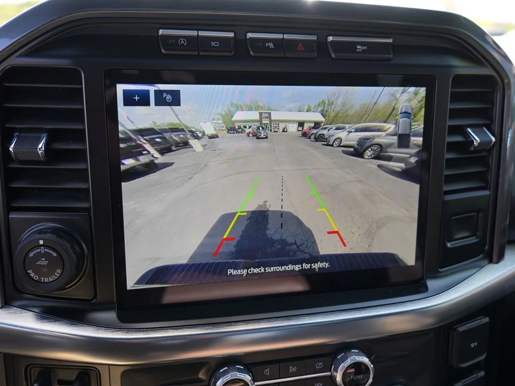 Used 2023  Ford Lariat image 28