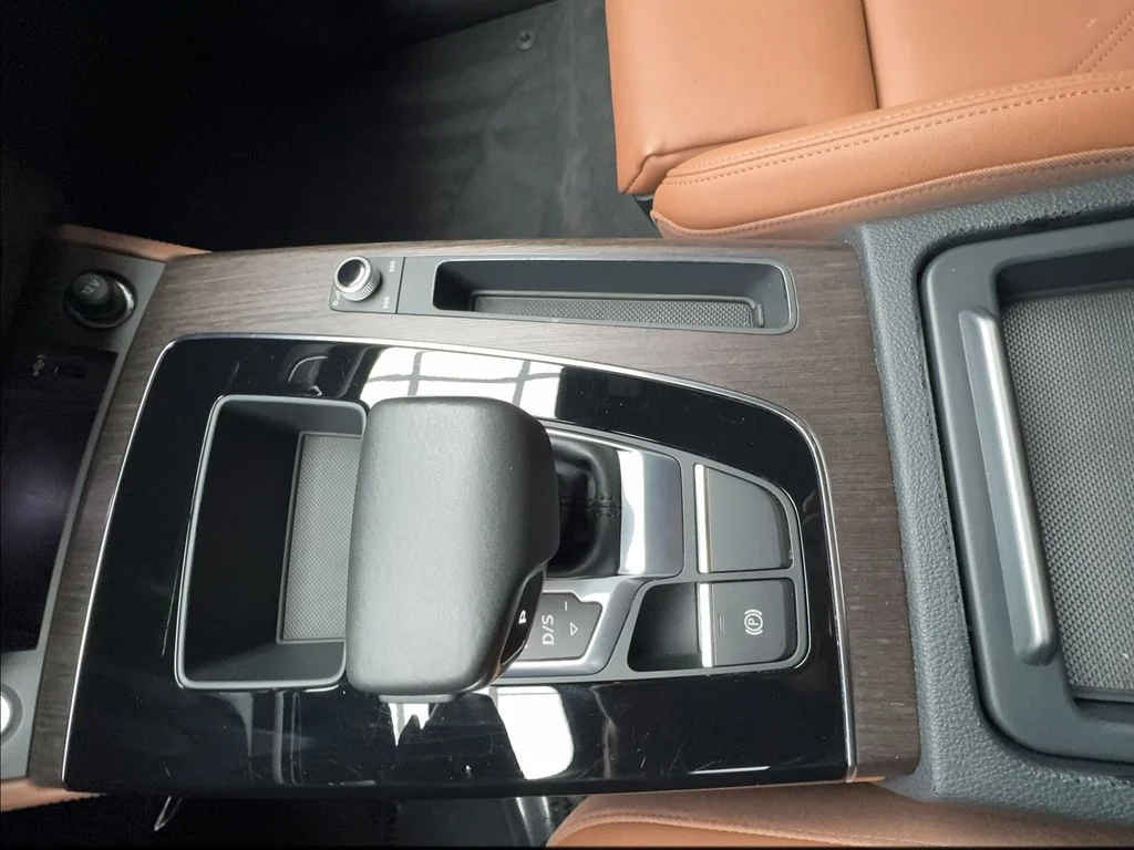 Used 2022 Black Audi  image 44