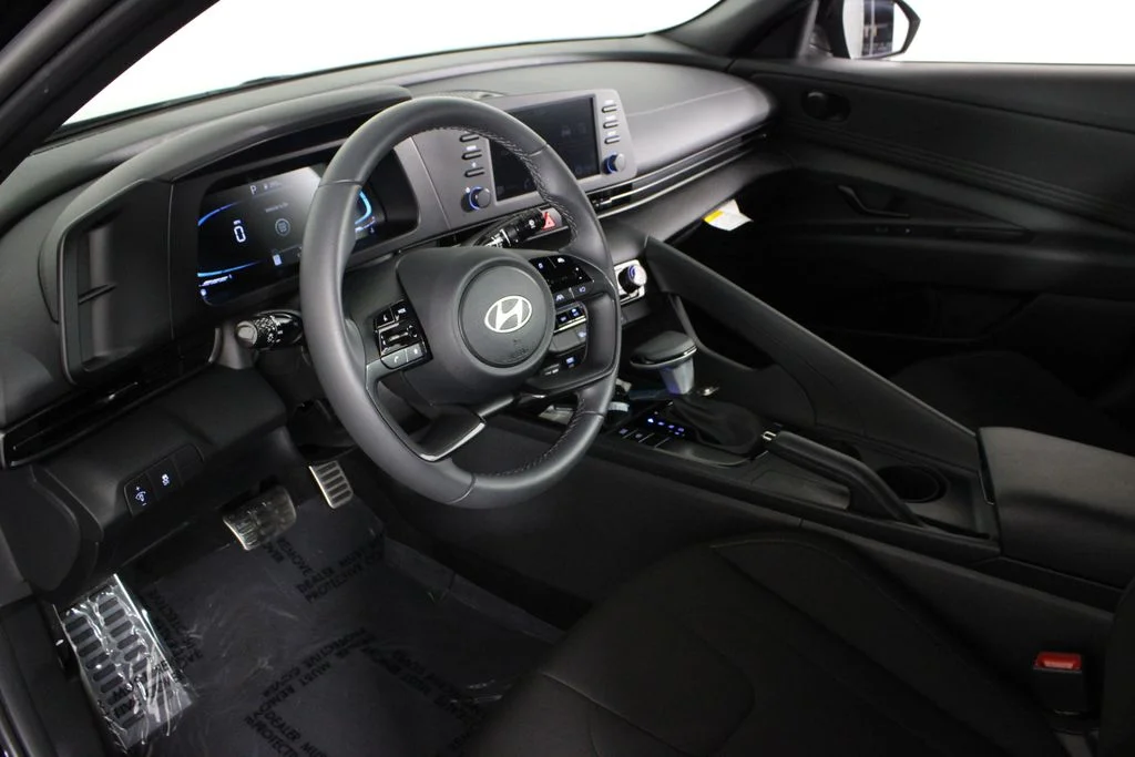 Used 2026 Black Hyundai SEL Sport image 19
