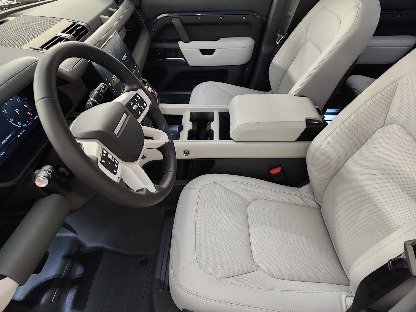 New 2026 Tasman Blue Land Rover X-Dynamic SE image 13