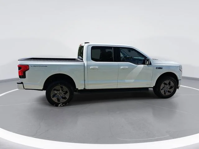 Used 2025 White Ford Flash image 6