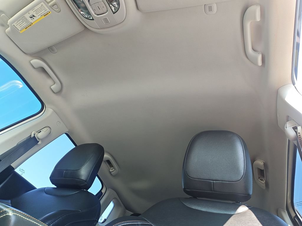Used 2020 White Jeep Latitude image 22