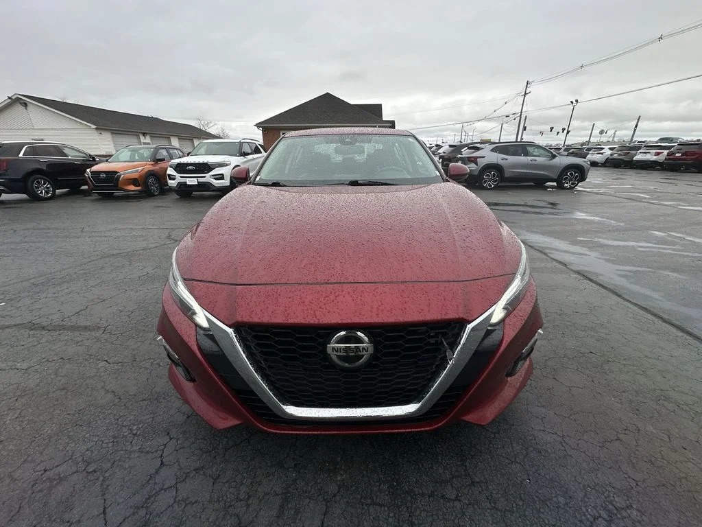 Used 2019 Red Nissan 2.5 Platinum image 26