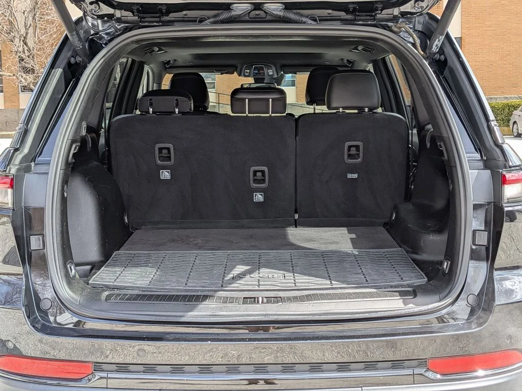 Used 2023 Black Jeep Altitude X image 6