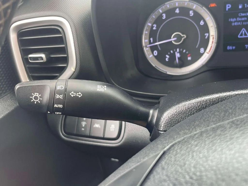 Used 2022 Gray Hyundai SEL image 21