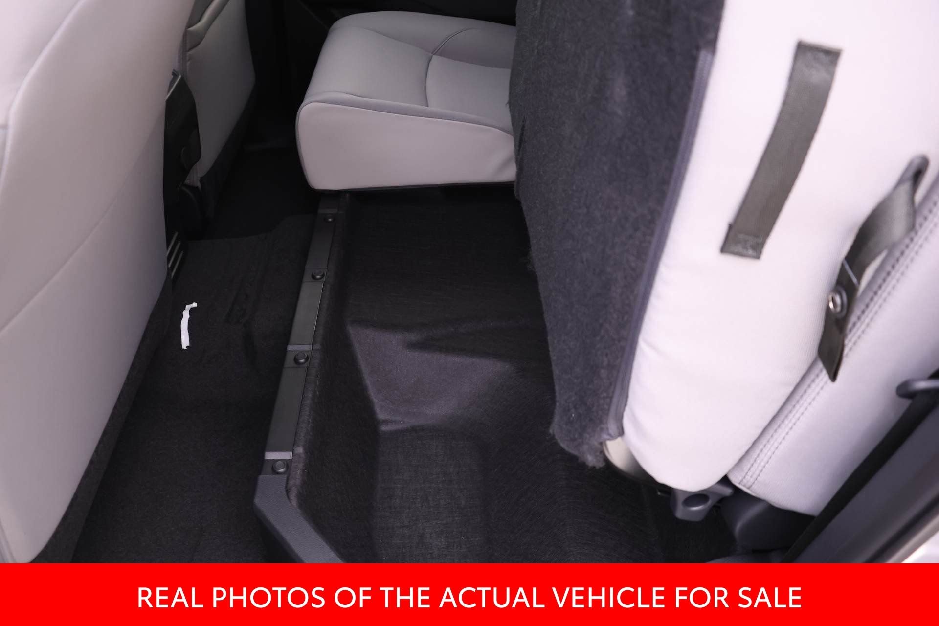 2025 Toyota Tacoma SR5 - Photo 11