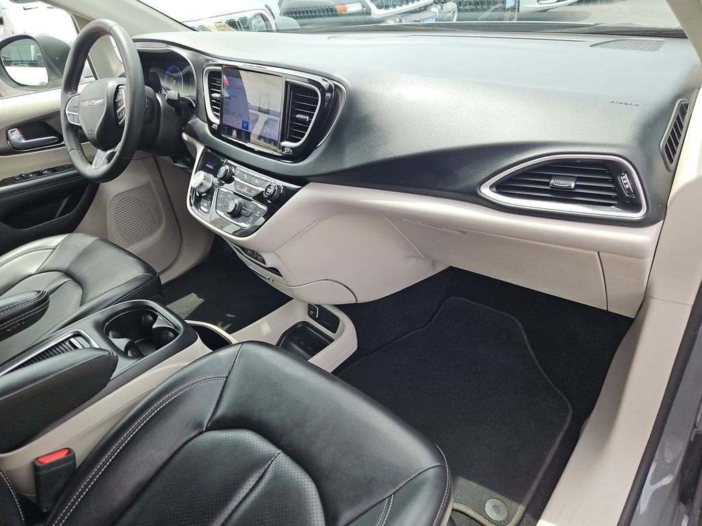 Used 2023 Ceramic Gray Clearcoat Chrysler Touring L image 29