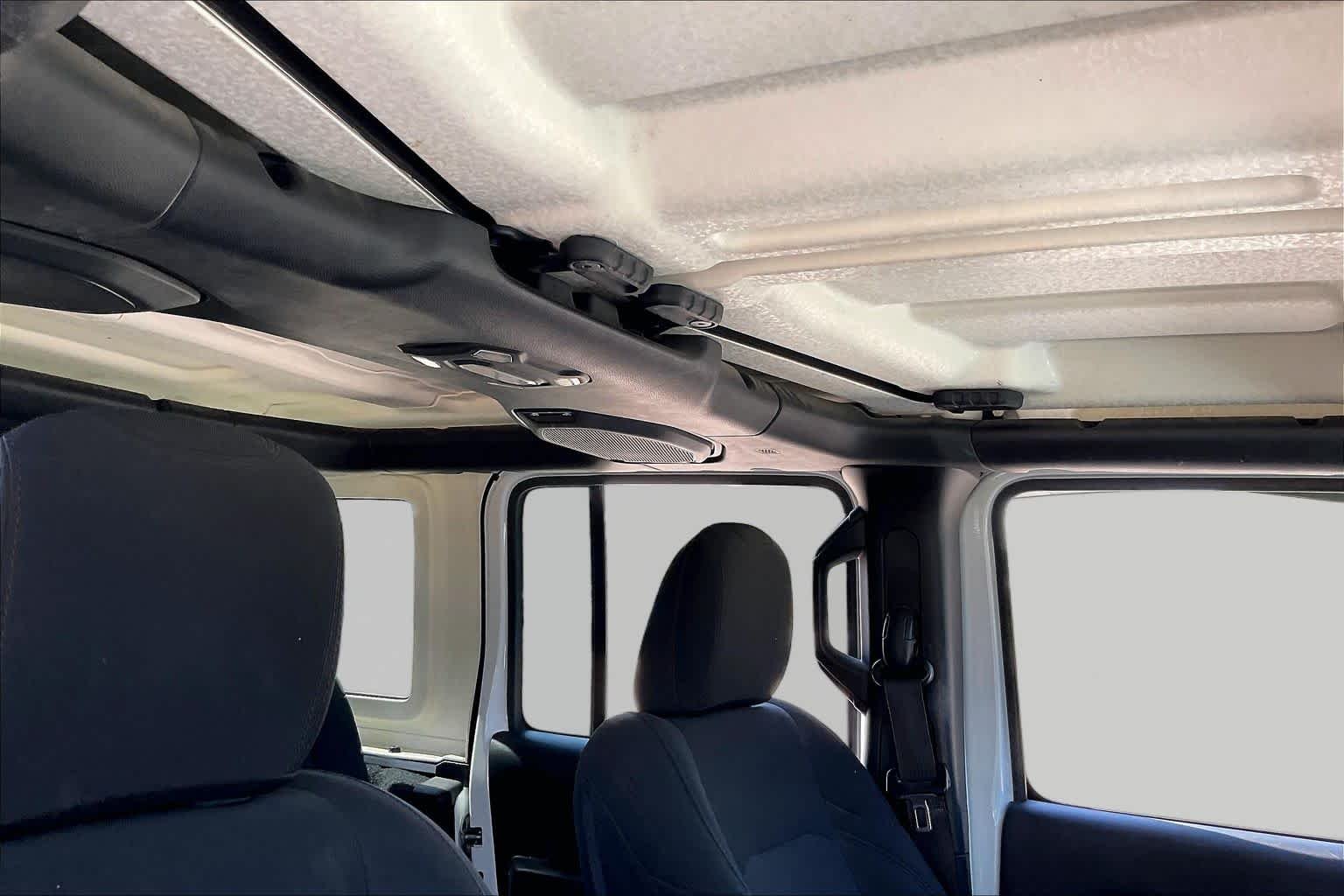 Used 2018 Bright White Clearcoat Jeep Sport S image 13