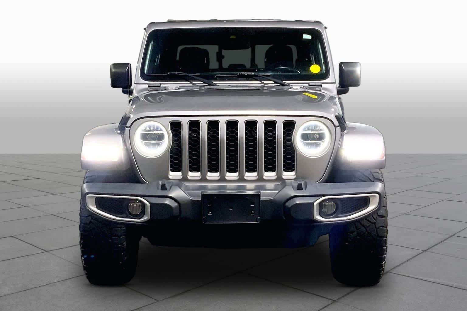 Used 2020 Billet Silver Metallic Clearcoat Jeep Overland image 4
