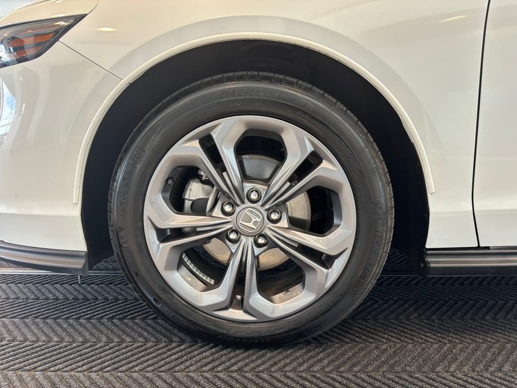 Used 2023 White Honda EX image 11