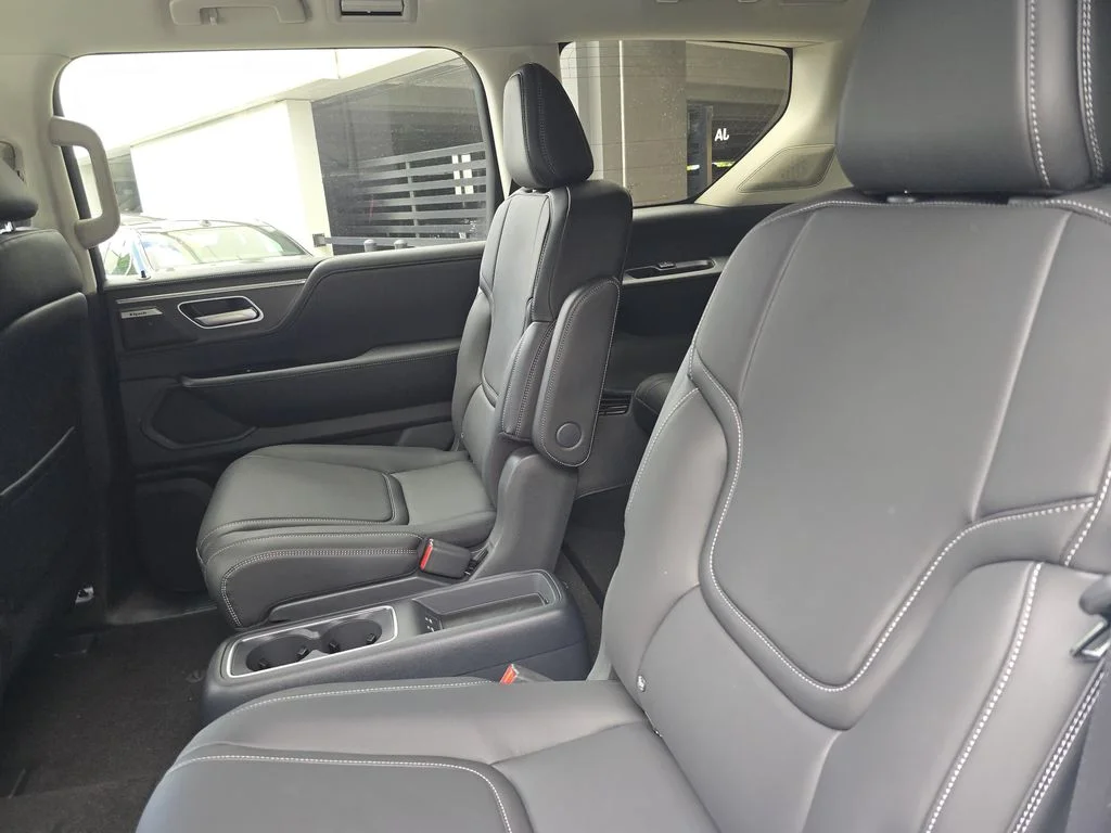 New 2026 RADIANT WHITE INFINITI Luxe 2WD image 9