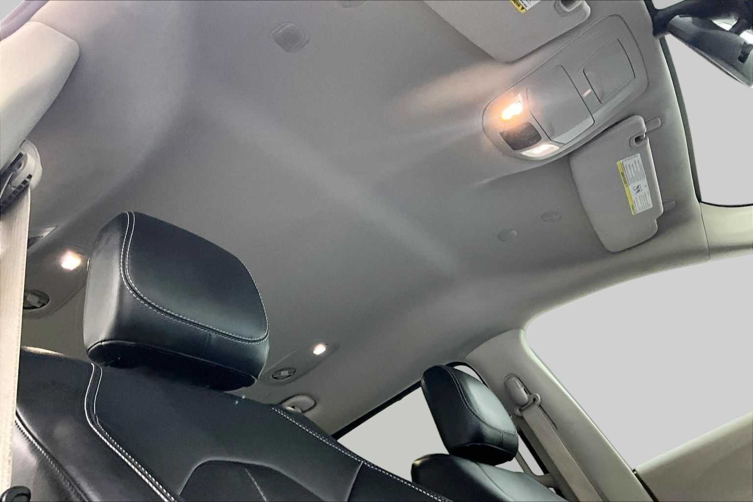 Used 2024 Bright White Clearcoat Chrysler Touring L image 14