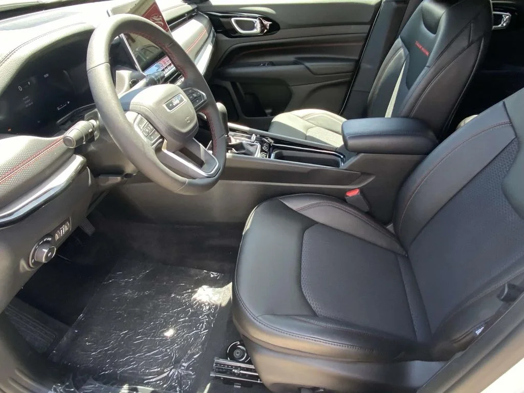 New 2026 Bright White Clear-Coat Exterior Paint Jeep Trailhawk image 11