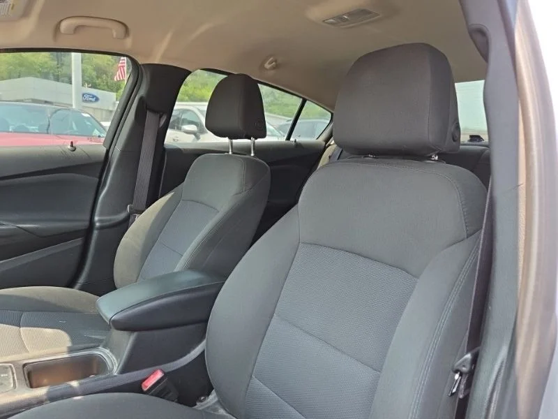 Used 2017 Silver Chevrolet LT image 10