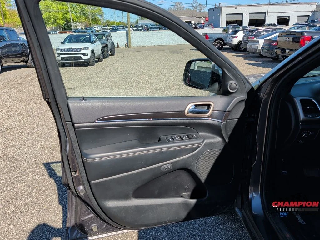 Used 2014 Gray Jeep Limited image 14