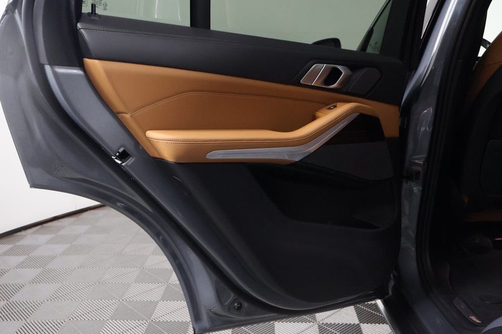 Used 2024 Skyscraper Grey Metallic BMW sDrive40i image 13