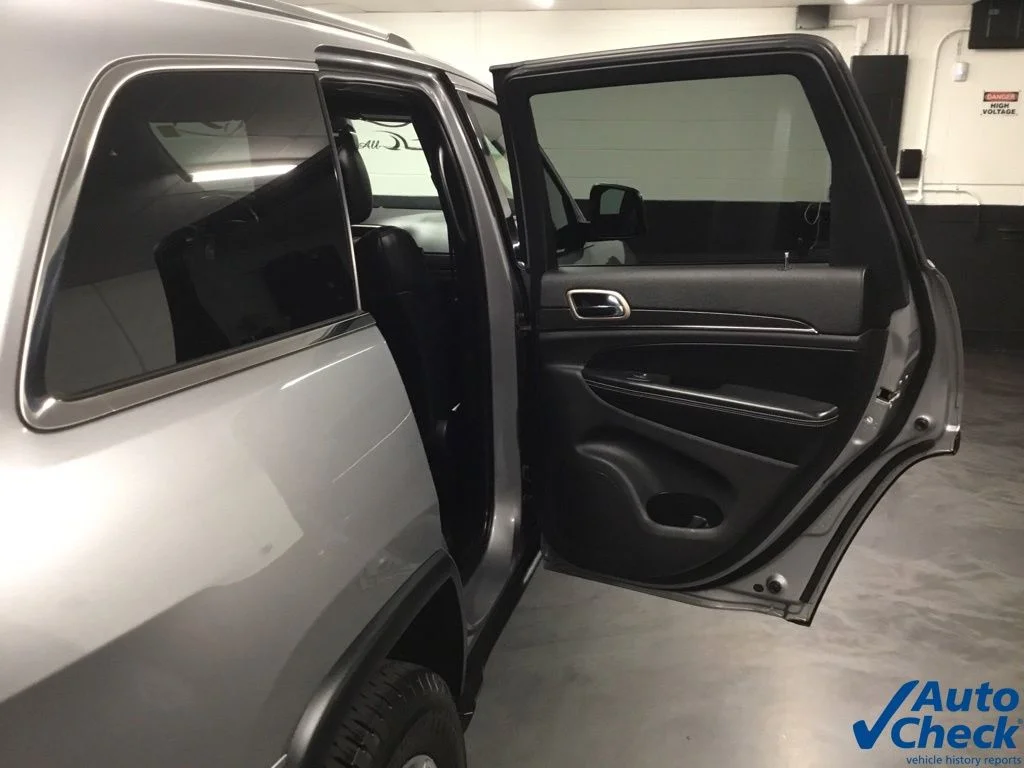 Used 2016 Silver Jeep Limited image 35