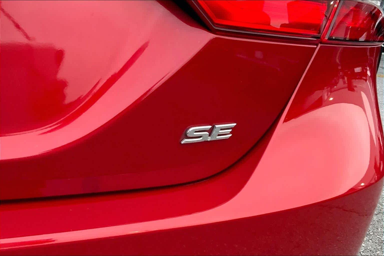 Used 2022 Supersonic Red Toyota SE image 9