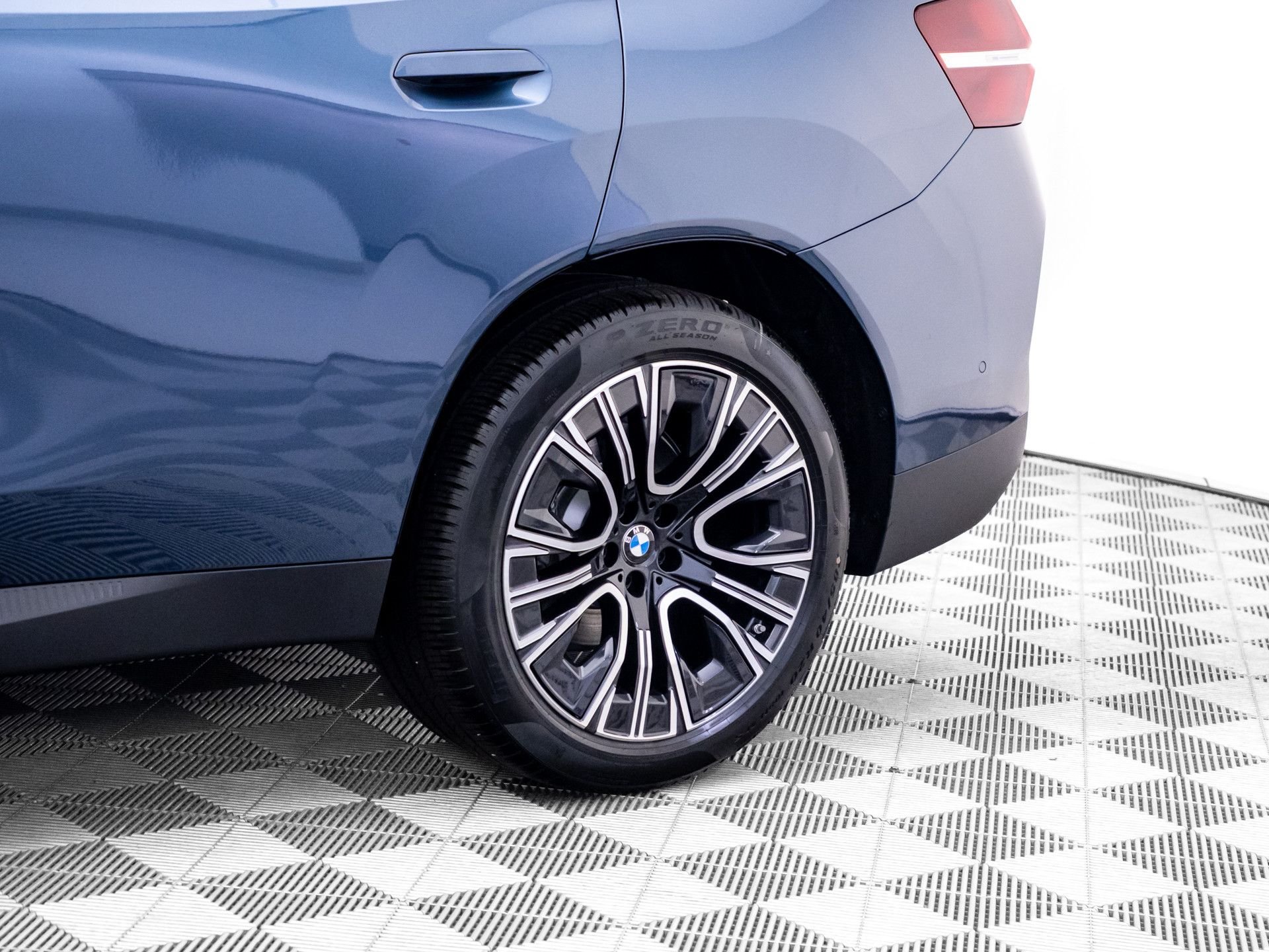 New 2026 Arctic Race Blue metallic BMW 30 xDrive image 33