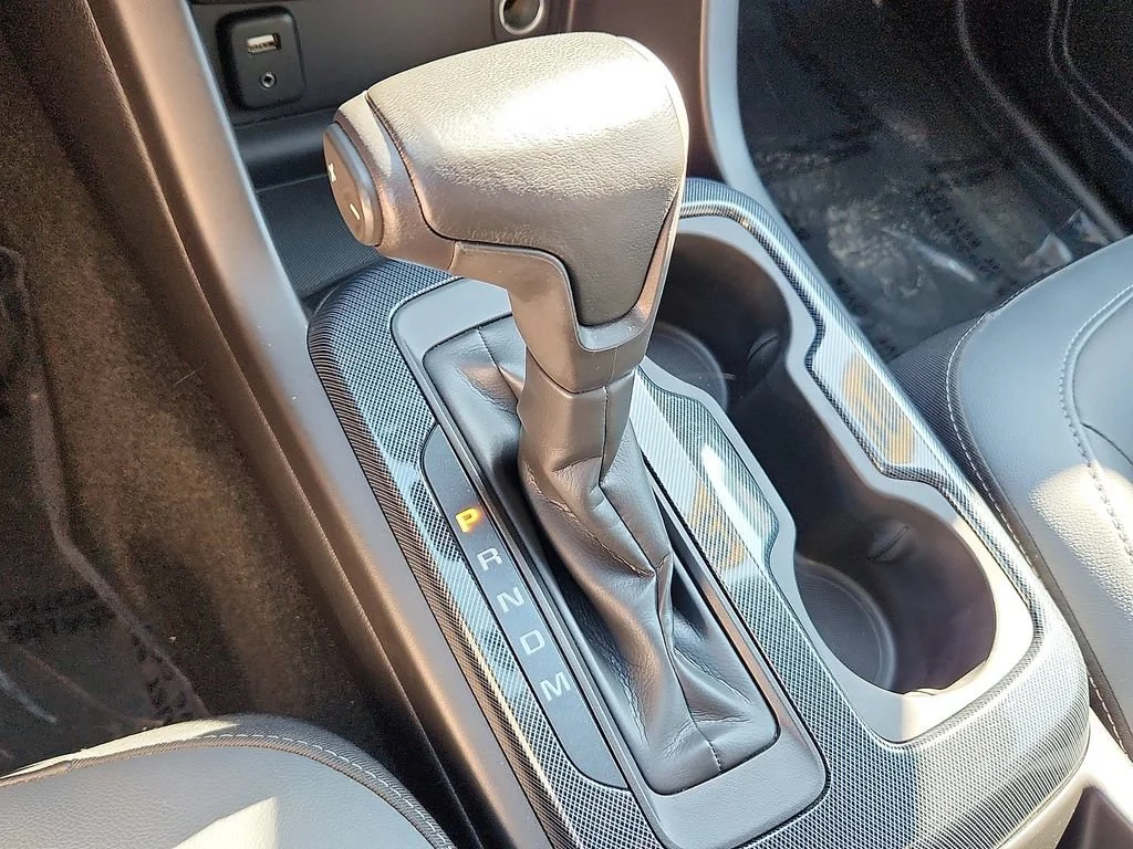 Used 2015 RED ROCK METALLIC Chevrolet 4WD Z71 image 14