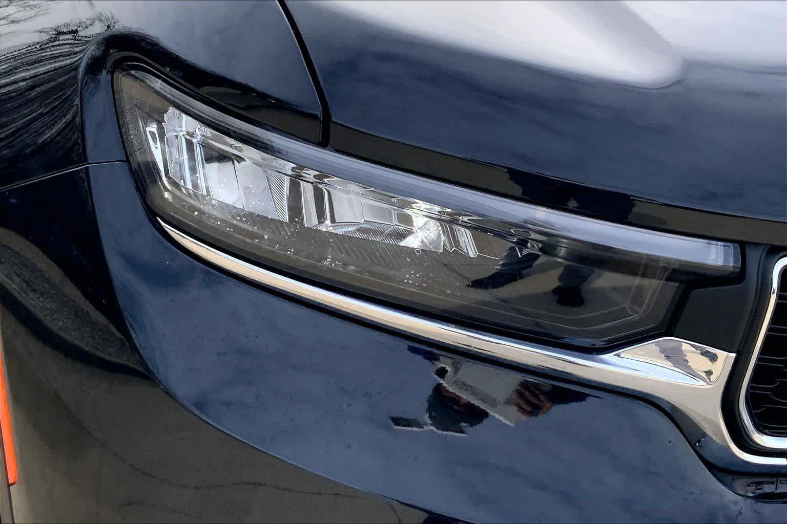 New 2026 Diamond Black Crystal Pearl-Coat Exterior Paint Jeep Laredo X image 13