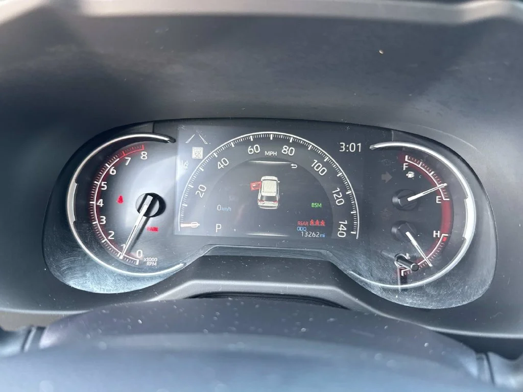 Used 2025 Beige Toyota XLE Premium image 38
