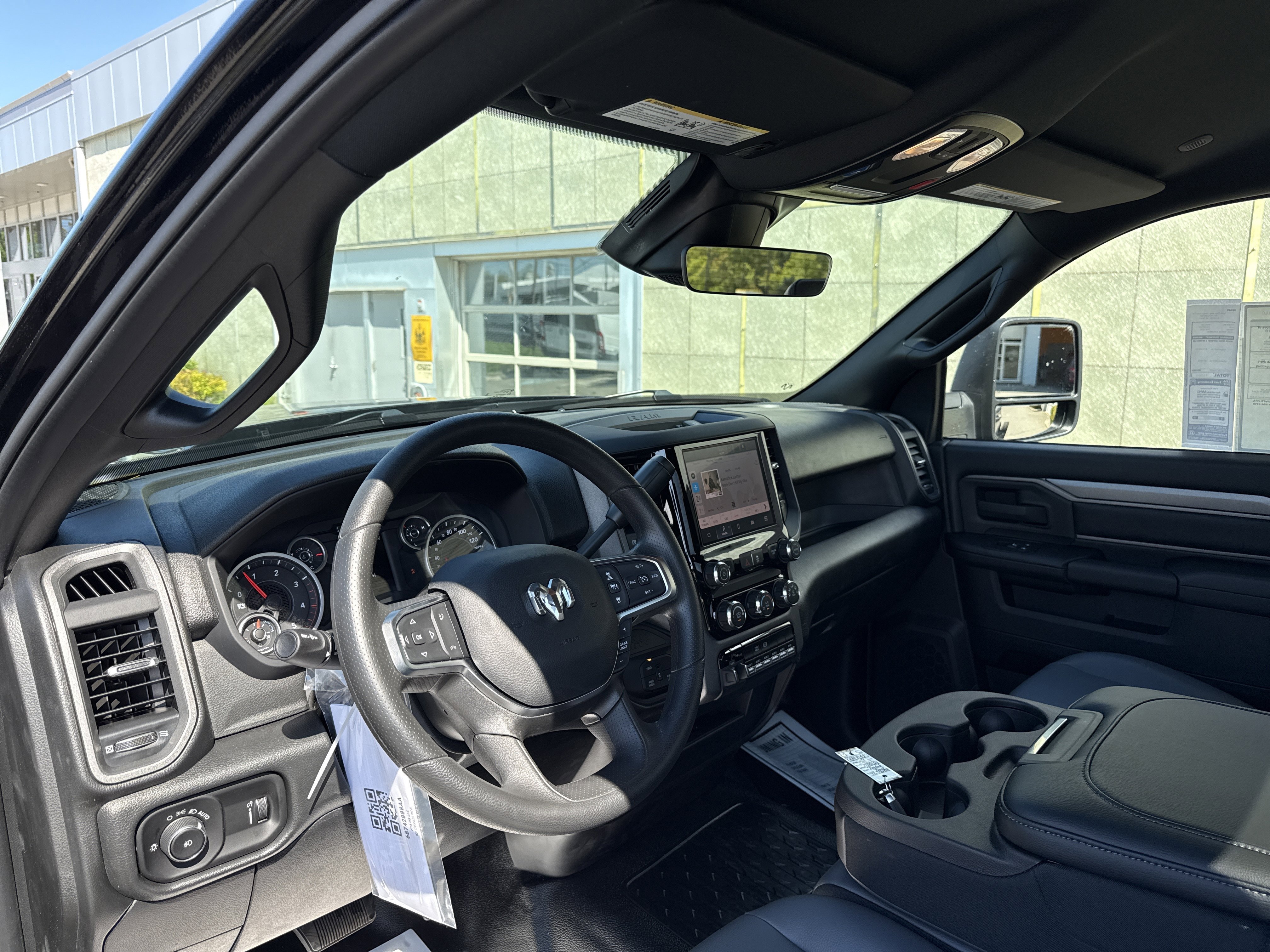New 2026 Diamond Black Crystal Pearl-Coat Exterior Paint RAM Tradesman image 10