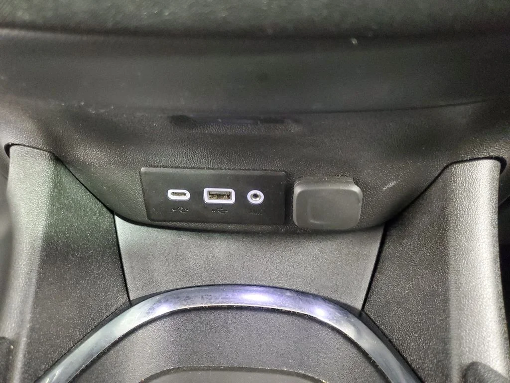 Used 2022 Silver Chevrolet LT image 18