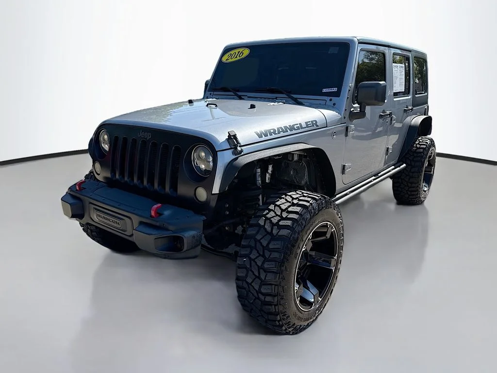 Used 2016 Billet Silver Metallic Clearcoat Jeep Black Bear image 3