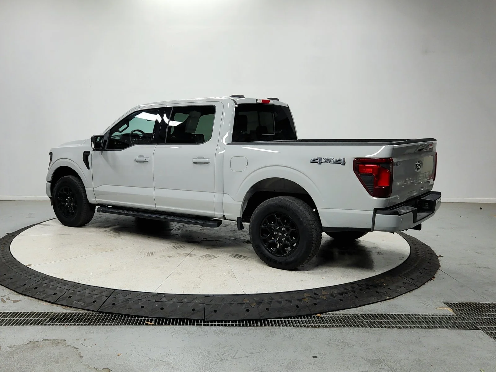 Used 2024 White Ford XLT image 6