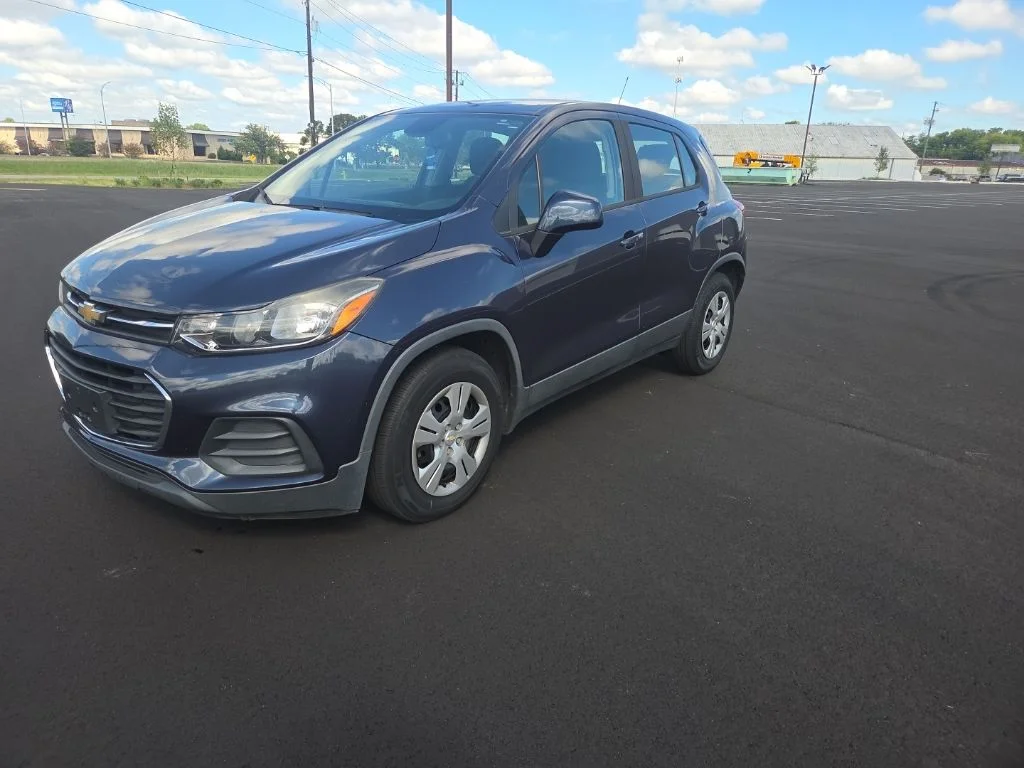Used 2018 Blue Chevrolet LS image 3