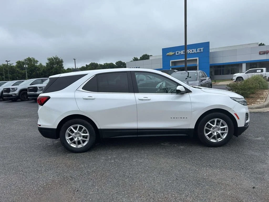 Used 2022 Iridescent Pearl Tricoat Chevrolet LT image 2