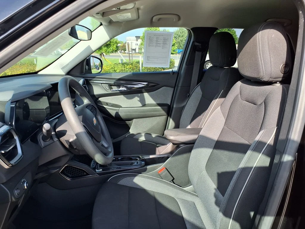 Used 2025 Black Chevrolet LT image 14
