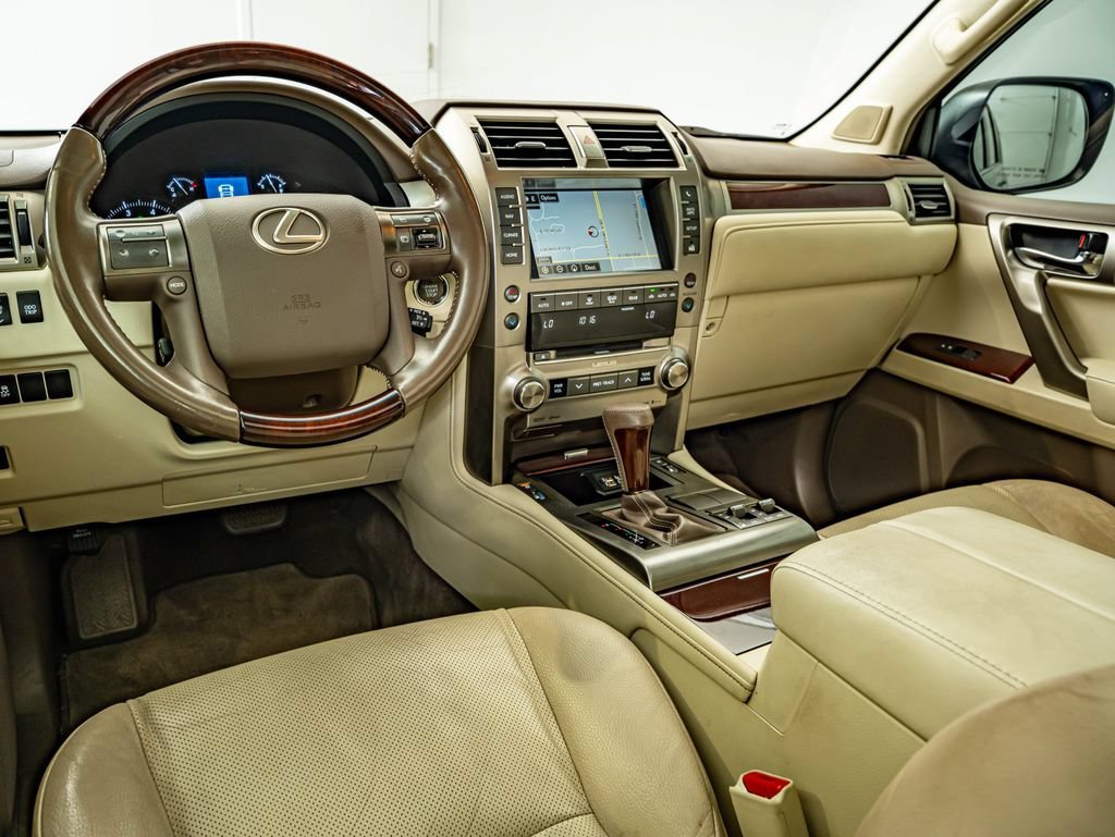 Used 2016 Nebula Gray Pearl Lexus 460 image 31