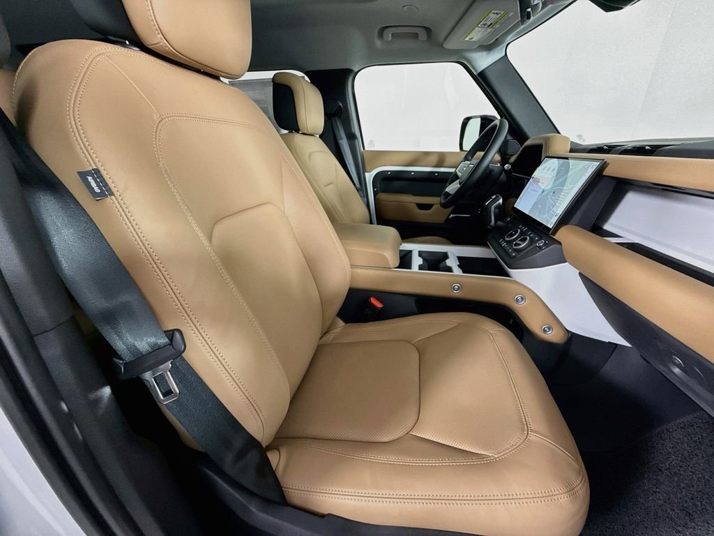 New 2026 Fuji White LAND ROVER S image 30
