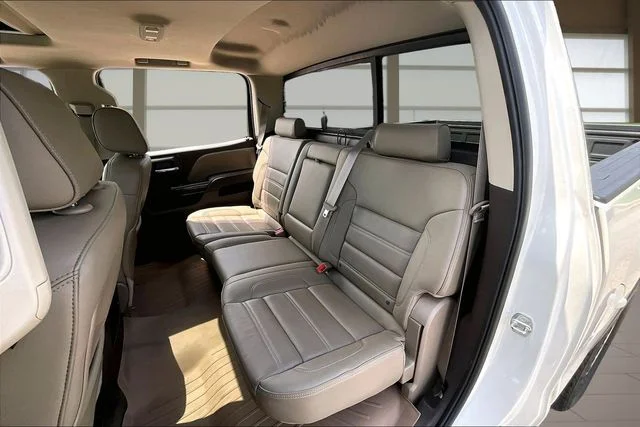 Used 2015 White GMC Denali image 27