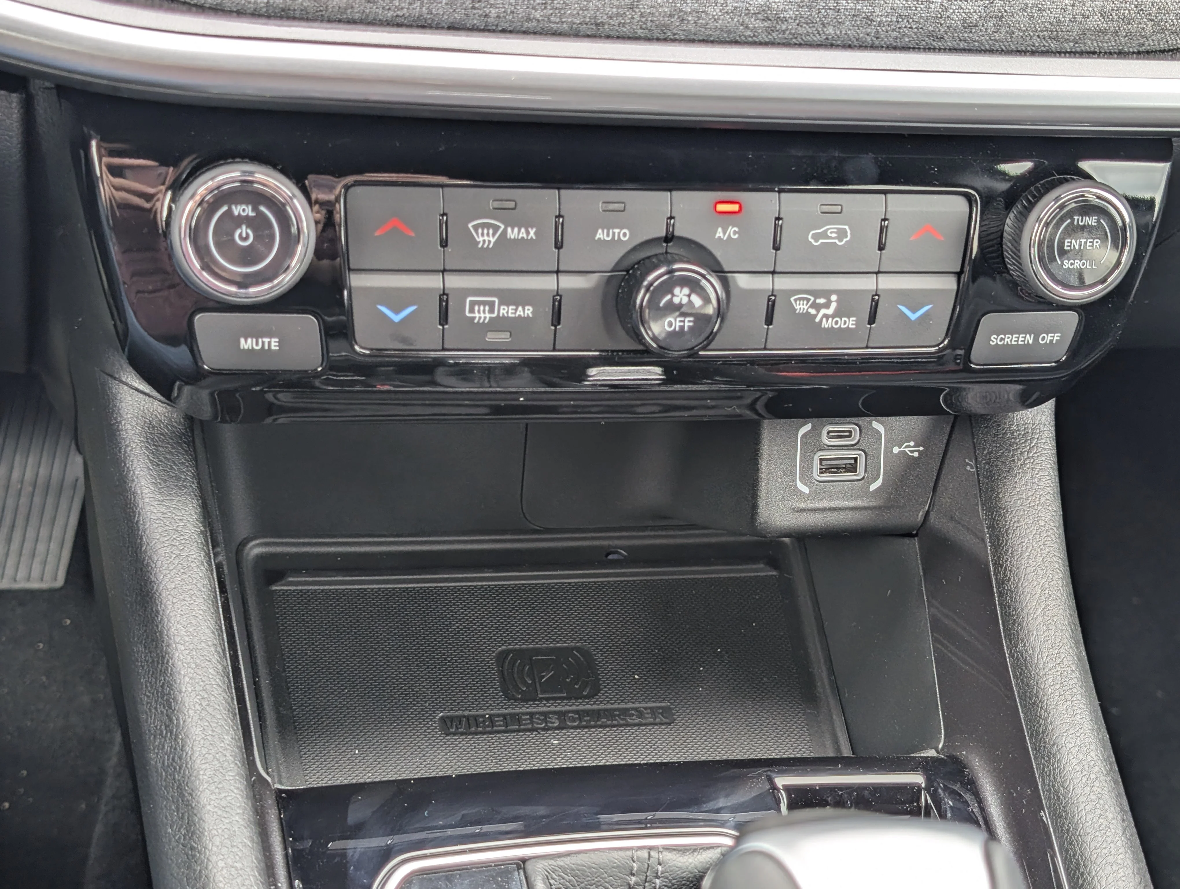 New 2026 Diamond Black Crystal Pearl Jeep North image 32