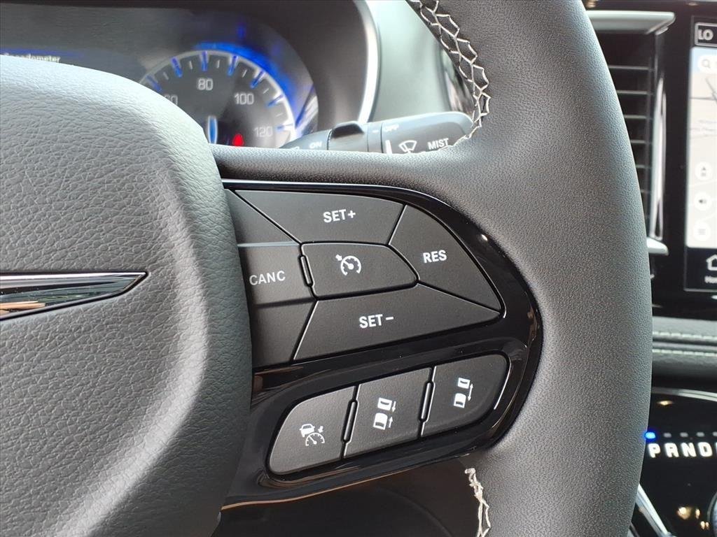 New 2026 Diamond Black Crystal Pearl-Coat Exterior Paint Chrysler Limited image 15