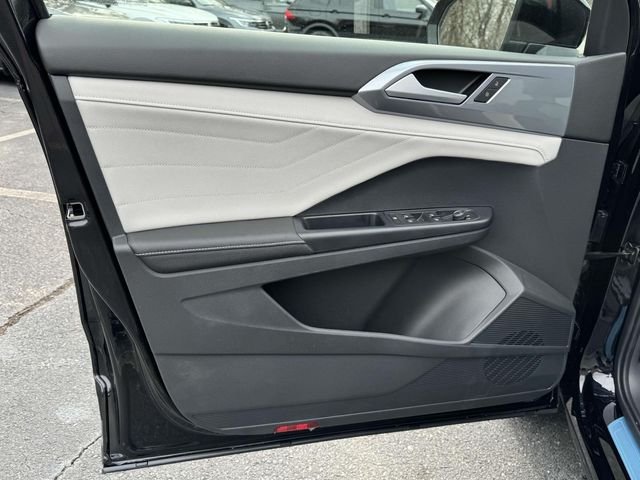 2025 Volkswagen Taos SEL - Photo 11
