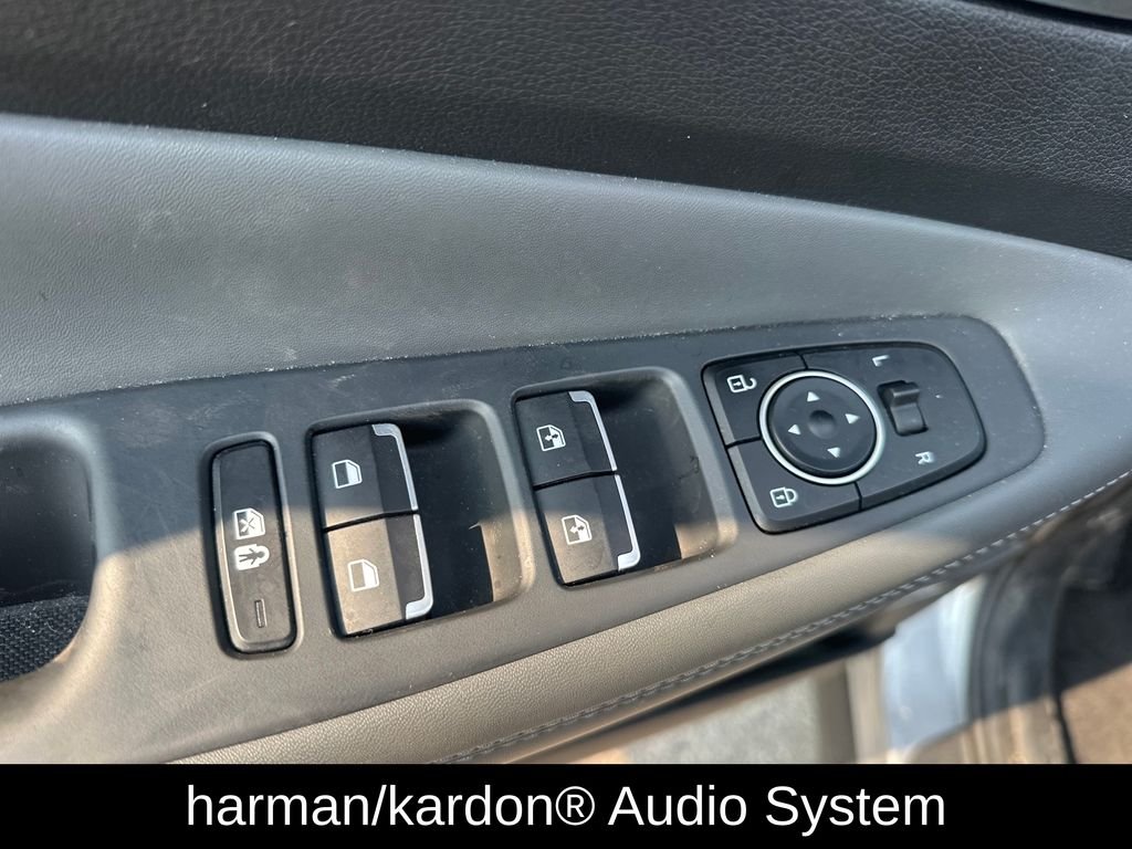 Used 2023 Shimmering Silver Pearl Hyundai SEL image 9