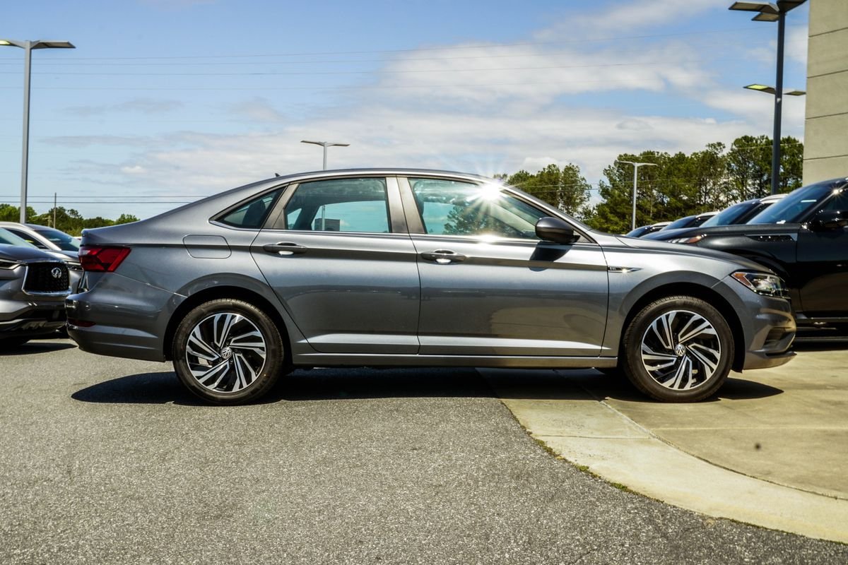Used 2020 Gray Volkswagen SEL image 9