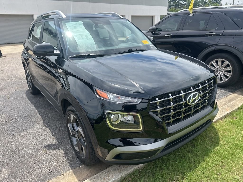 2026 Hyundai Venue SEL w/ 2-Tone Roof IVT's photo