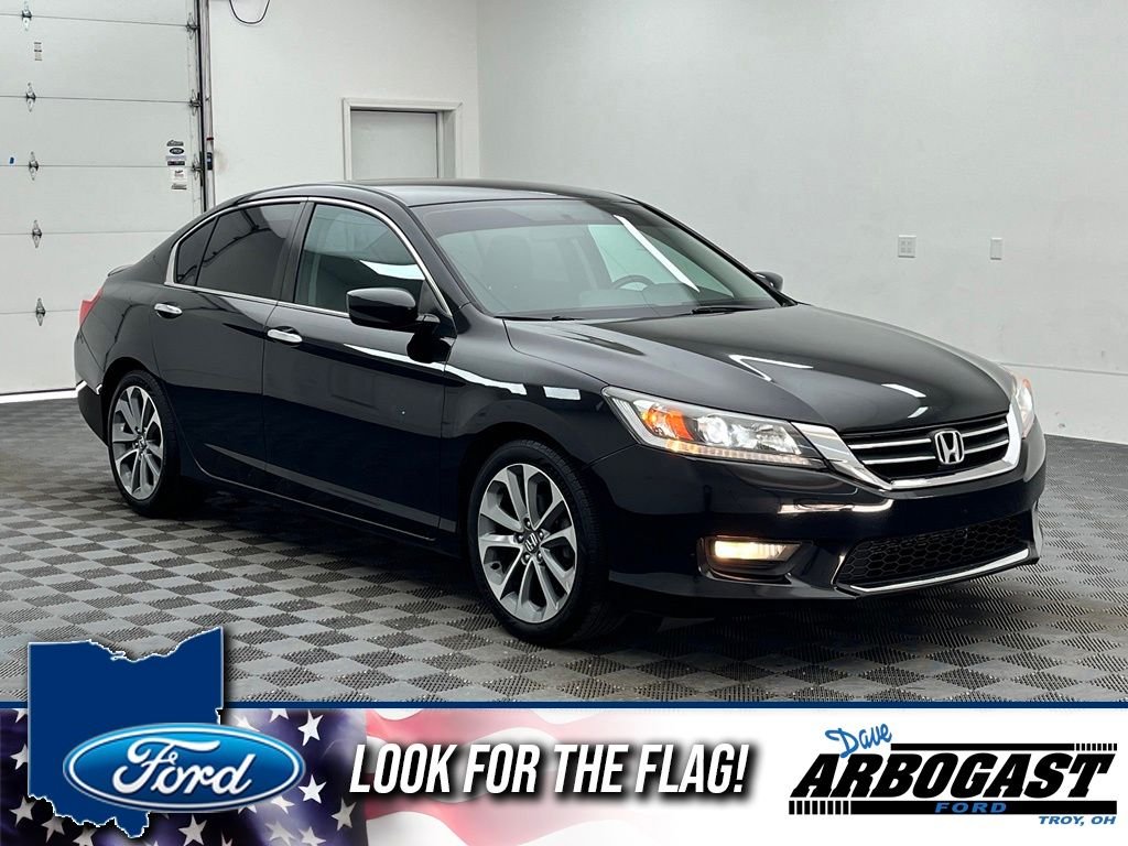 Used 2015 Alabaster Silver Metallic Honda Sport image 1