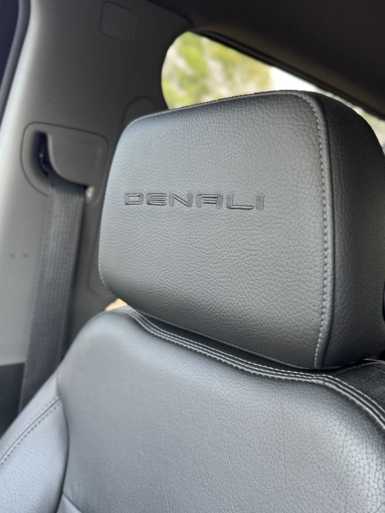 Used 2022 Ebony Twilight Metallic GMC Denali image 38