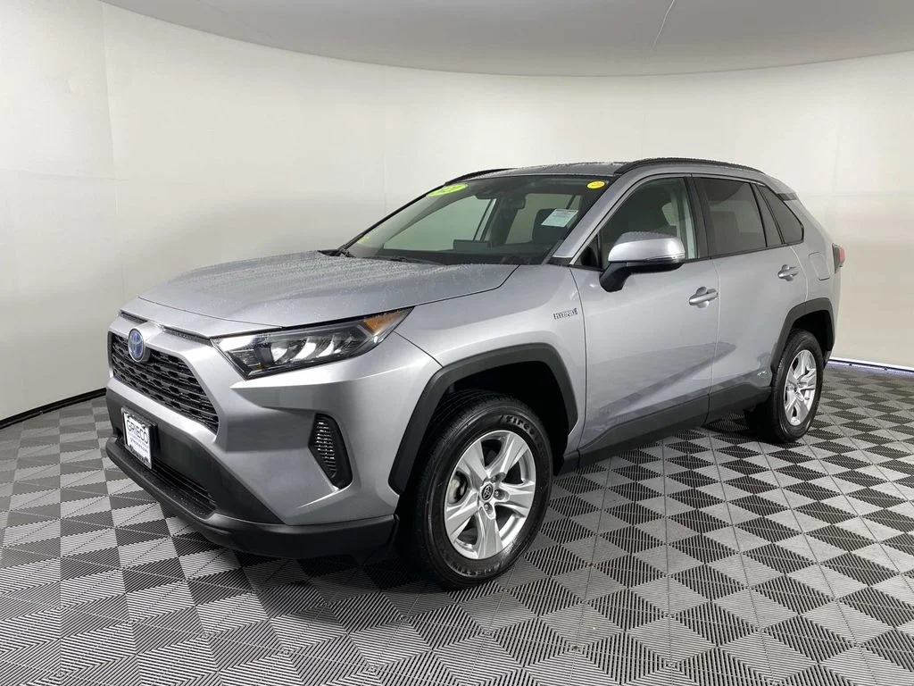 Used 2021 Silver Toyota LE image 4