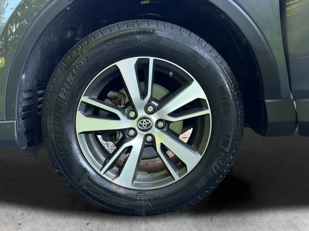 Used 2018 Gray Toyota XLE image 36