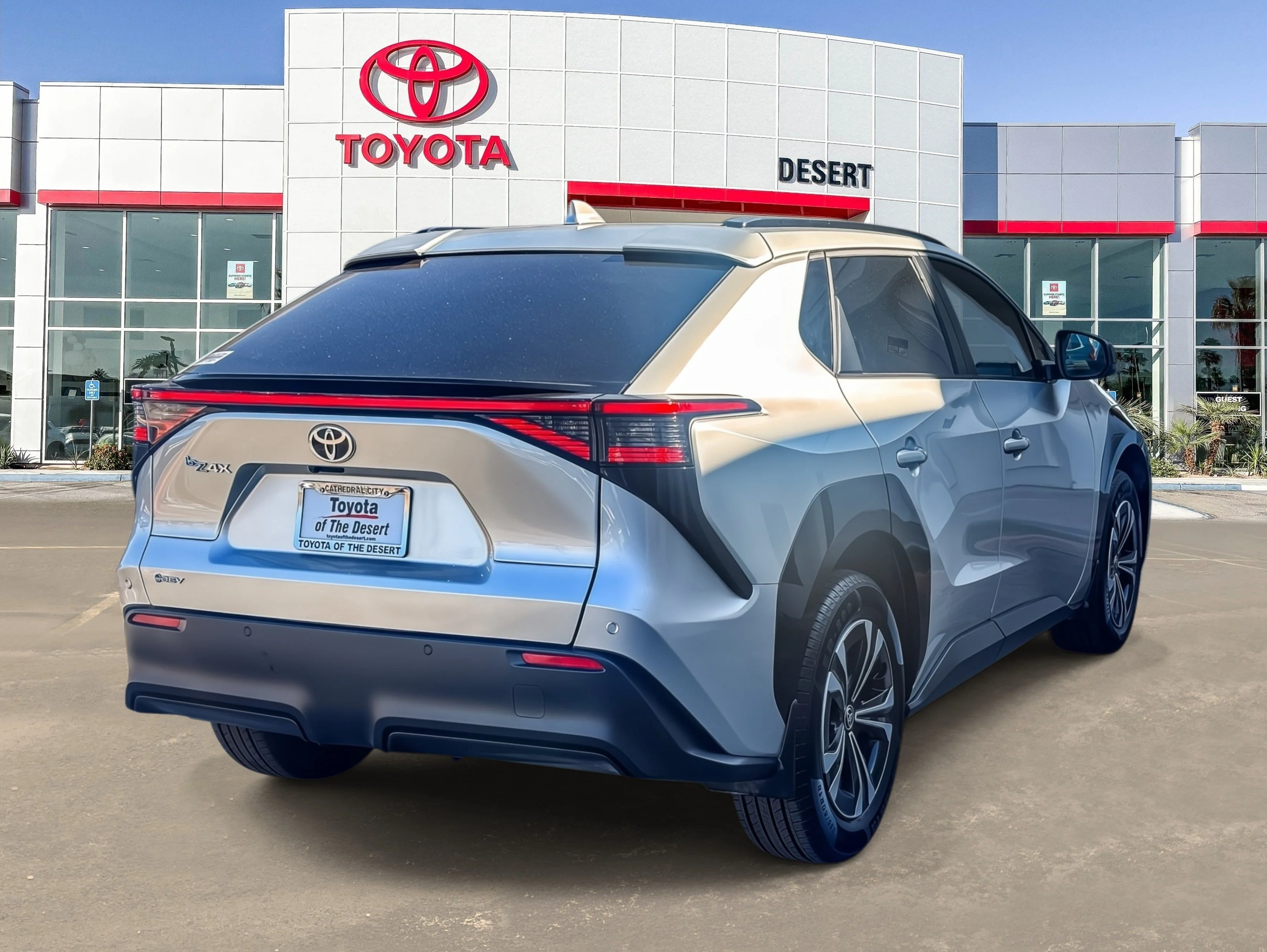 Certified Used 2025 Elemental Silver Metallic Toyota XLE image 6